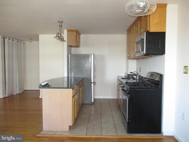 Building Photo - 1200 S Arlington Ridge Rd