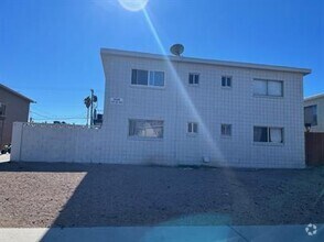 Building Photo - 2908 E Poplar Ave