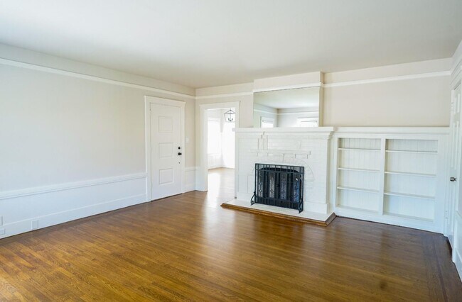 Building Photo - 1315 Drake Ave