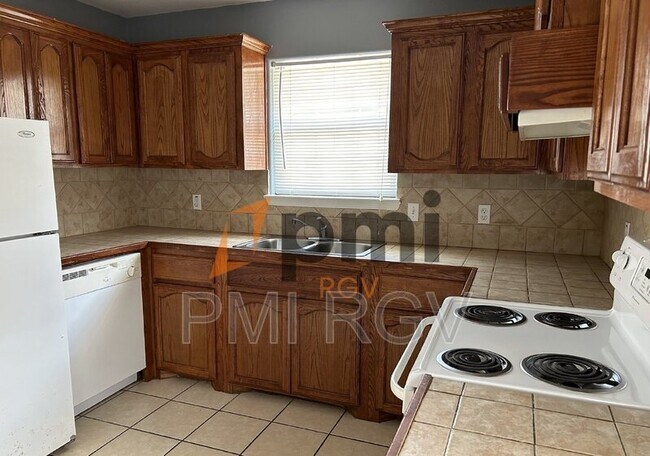 Foto del edificio - 3803 Sheraton Ave