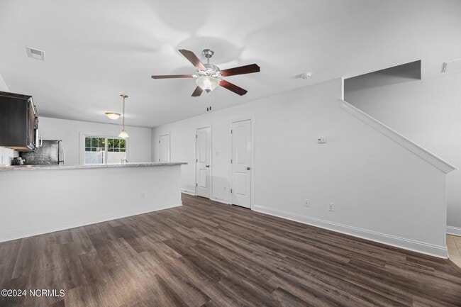 Building Photo - 223 Grove Ln