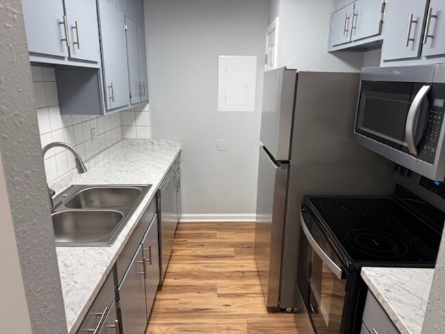 Building Photo - 2 BED 1.5 BATH CONDO COMING SOON!