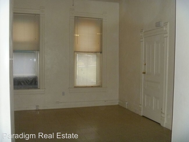 Building Photo - 518 27th St