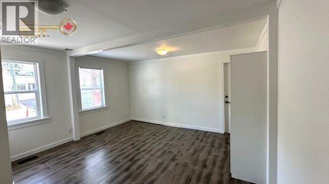 Building Photo - 130-130 Lonsdale Ave