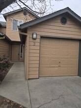 Building Photo - 2768 NE Mesa Ct