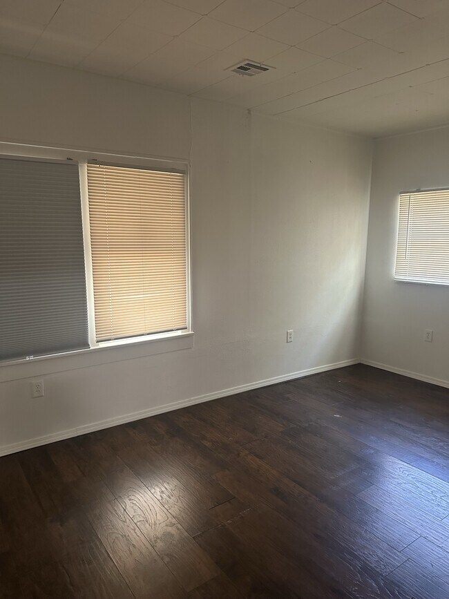 Foto del edificio - 926 E 7th St