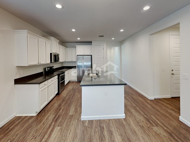 Building Photo - 215 E Salerno Way