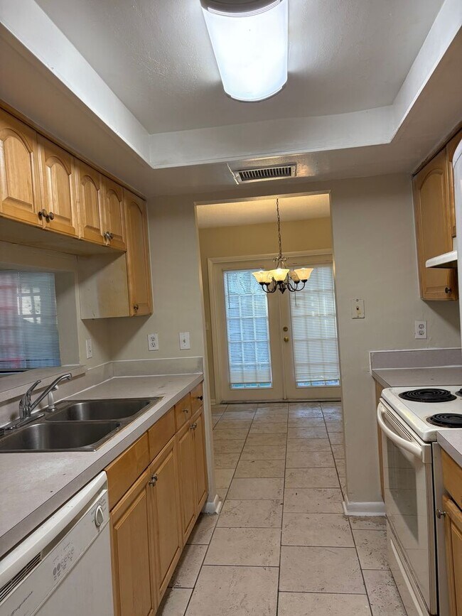 Foto del edificio - 2bed/ 1.5bath/ 1 car garage townhouse read...