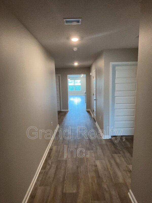 Foto del edificio - 5583 Guinevere Ln