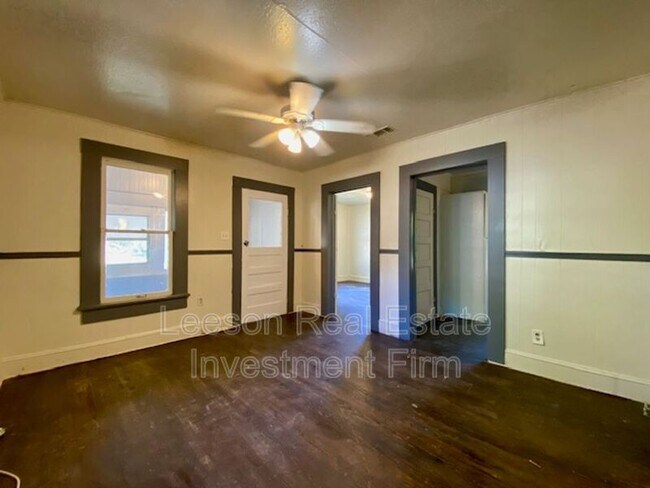 Foto del edificio - 1112 Andrew Ave