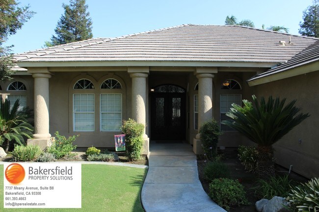 Building Photo - 15652 Lake Arrowhead Ave
