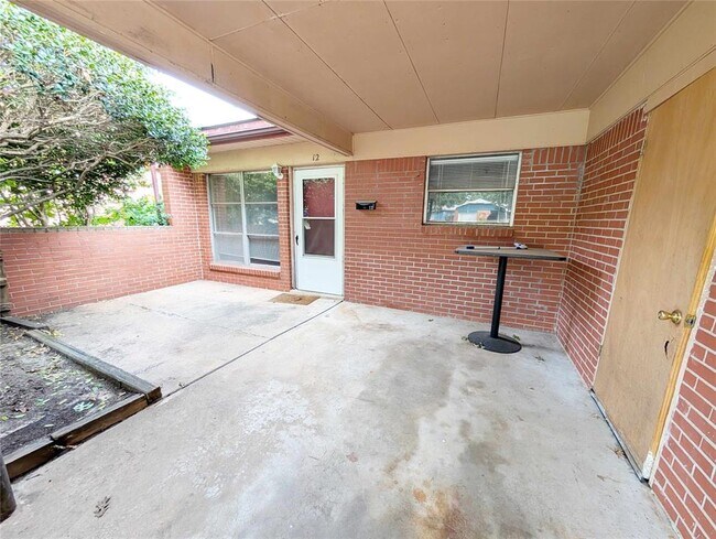 Building Photo - 6601 NW 30th Terrace