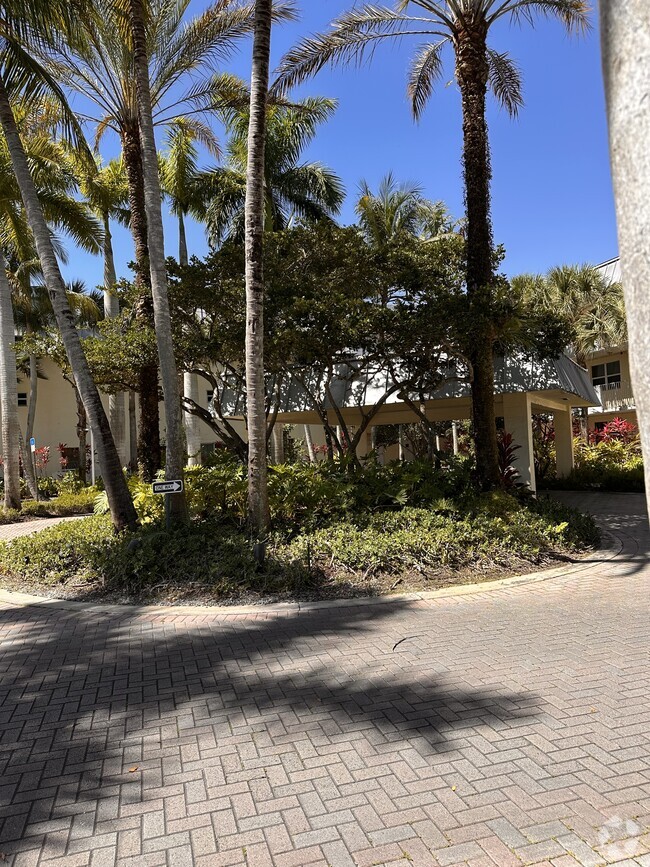 Building Photo - 8950 SW 69th Ct