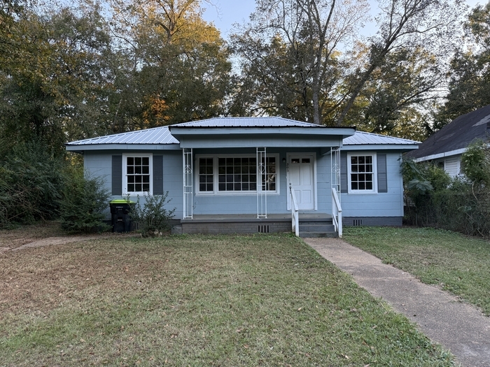 Foto principal - 3 Bed / 2 Bath Rental House in Sylacauga, AL