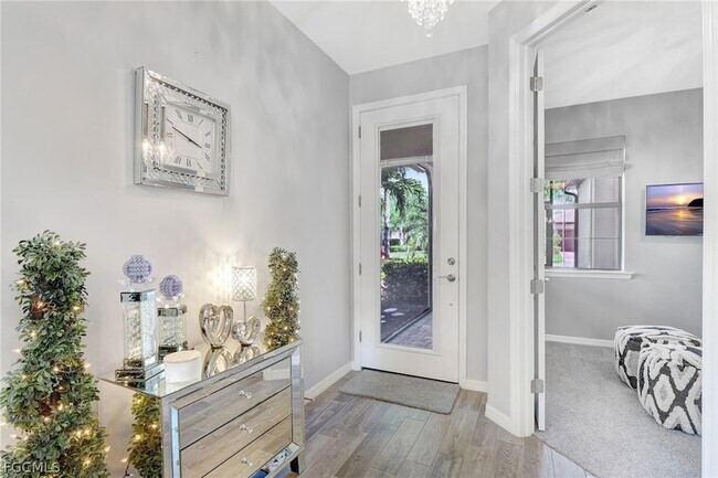 Building Photo - 10908 Clarendon St