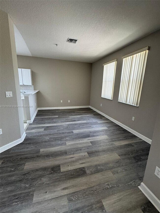 Foto del edificio - 4331 SW 160th Ave