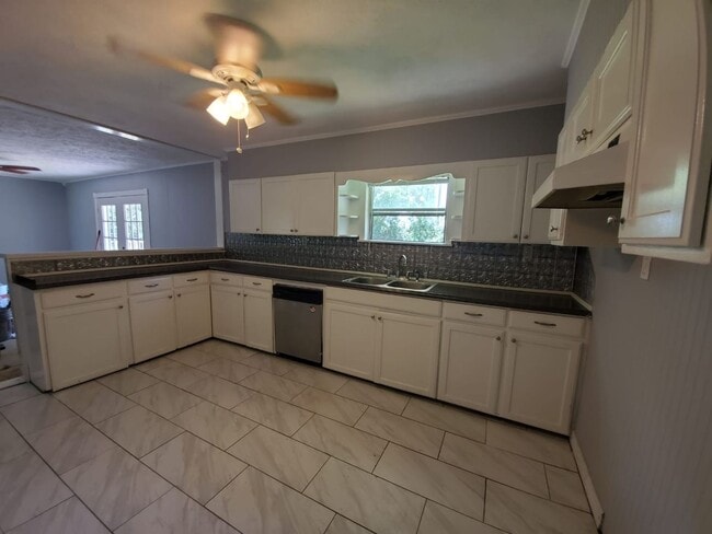 Building Photo - Completely remodeled 4 Bedroom and 2 Full ...