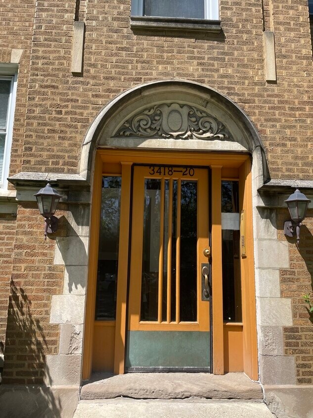 Primary Photo - 3420 W Carmen Ave