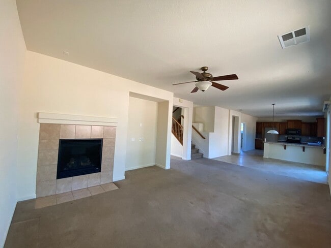 Building Photo - Lincoln 4 bedroom on quiet court.