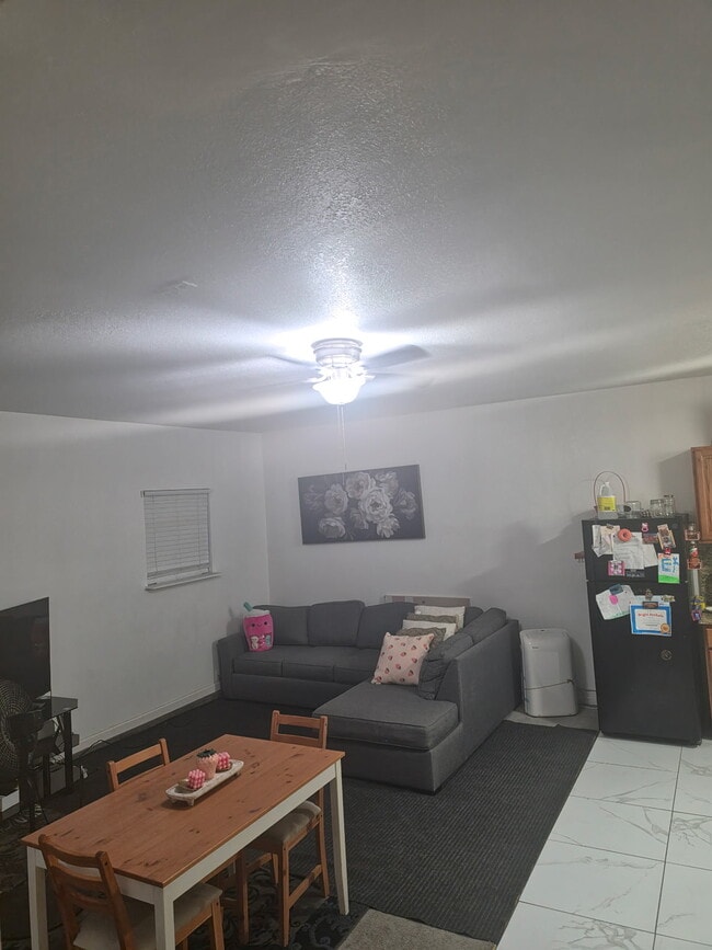 Foto del edificio - 141 Harriet Ave