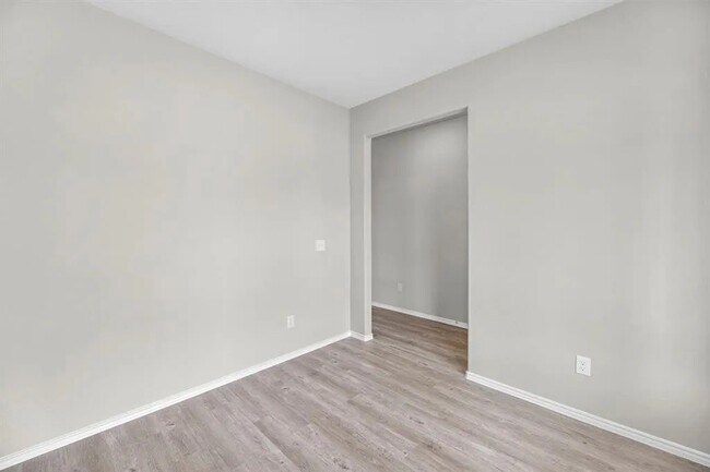 Foto del edificio - 8213 Red Spruce St