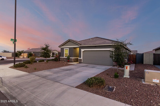 Building Photo - 19531 W Palo Verde Dr