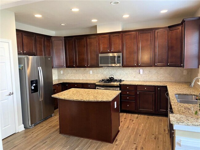 Building Photo - 4909 Greylock Walk SE