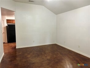 Building Photo - 203 B Andy Ln