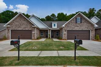 Twin Oaks Townhomes photo'