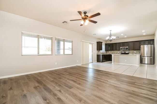 Foto del edificio - 1458 W Alder Rd