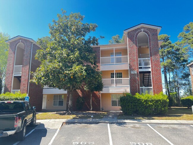 Foto del edificio - Now Available, Two Bedroom Condo at Club Villas in Little River. Community Pool!