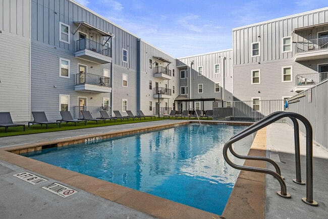 Building Photo - Z- 24 Longview