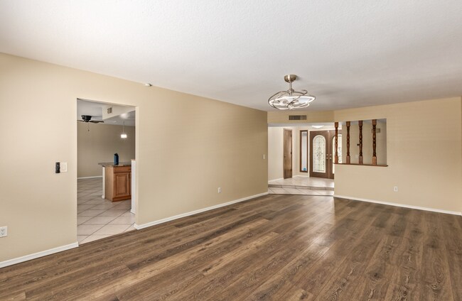 Building Photo - 2113 E Pebble Beach Dr