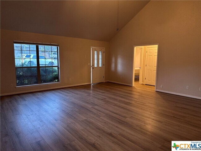 Building Photo - 412 E Tanglewood Dr