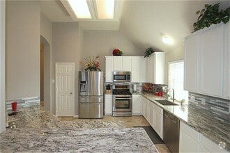 Building Photo - 3204 Kyle Ct