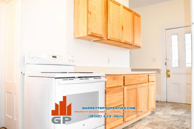 Foto del edificio - 64 N Pleasant St