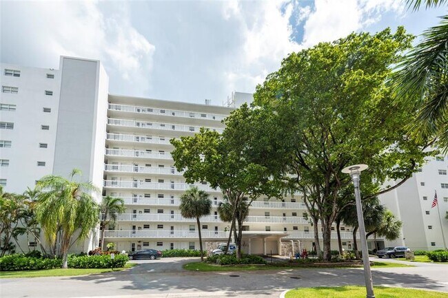 Foto del edificio - 2555 NE 11th St