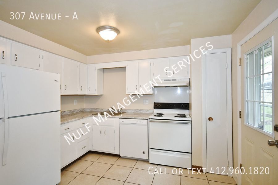Primary Photo - 2 Bed, 1 Bath unit in Forrest Hills