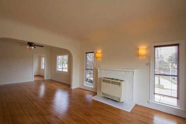 Foto del edificio - 833 E Edgeware Rd