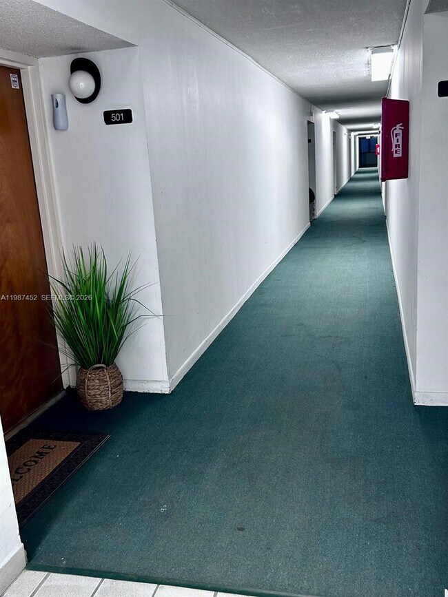 Foto del edificio - 11750 SW 18th St