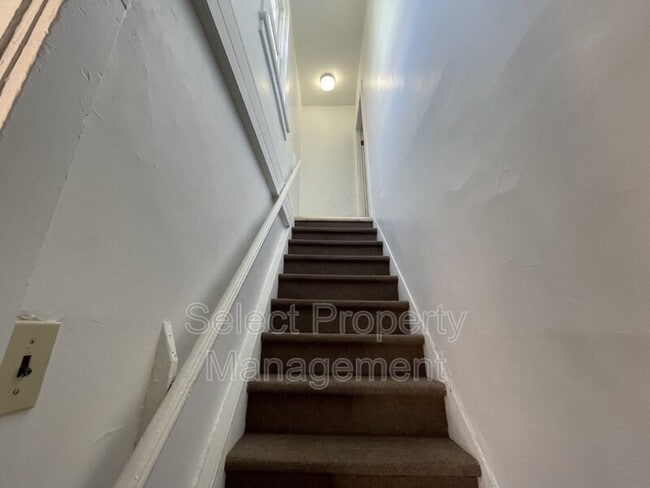 Building Photo - 912 Loree St