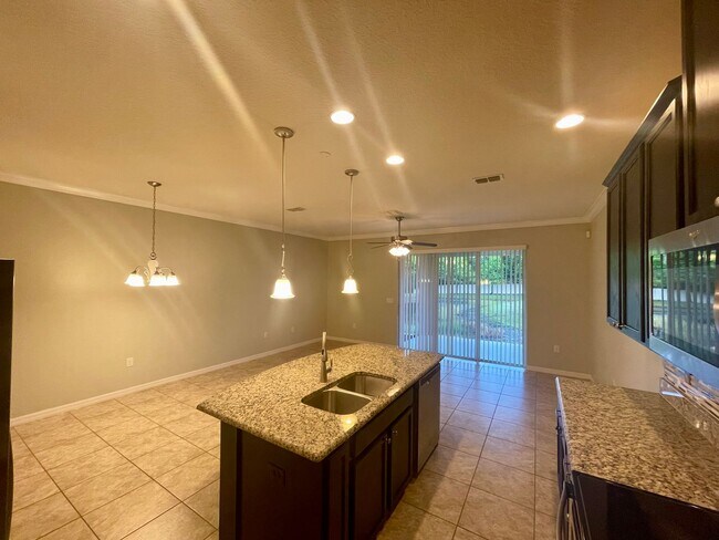 Building Photo - 3 Bedroom, 2.5 Bath Town Home In Gated Mit...