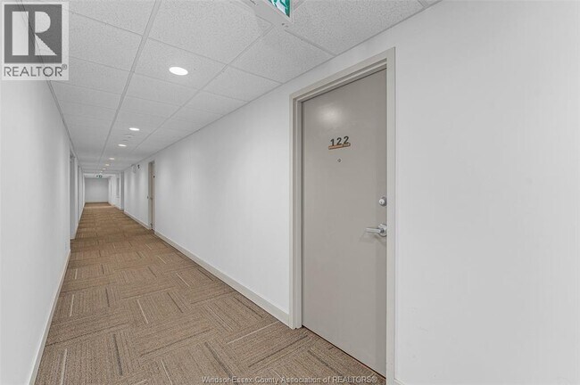 Building Photo - 1611 Banwell Rd