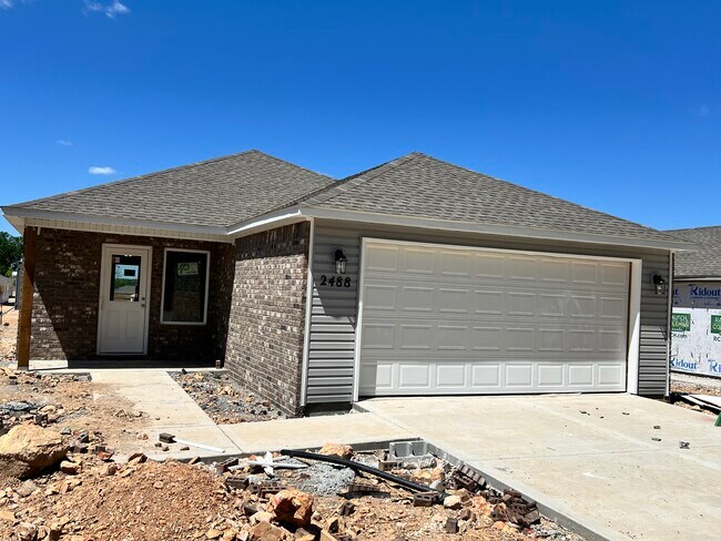 Rear load double garage - 2488 N Raven Ln