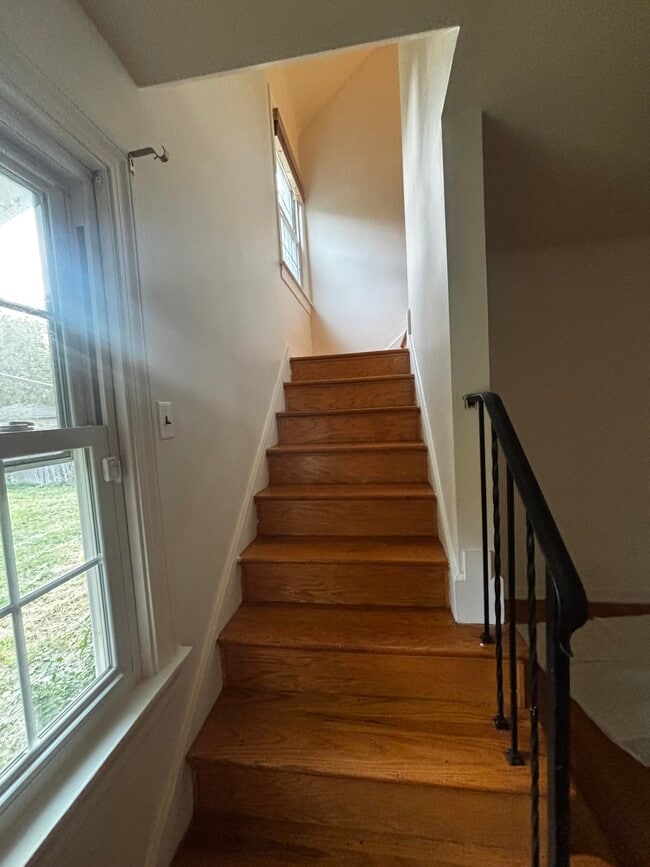 Building Photo - 2081 W Riverview Ave