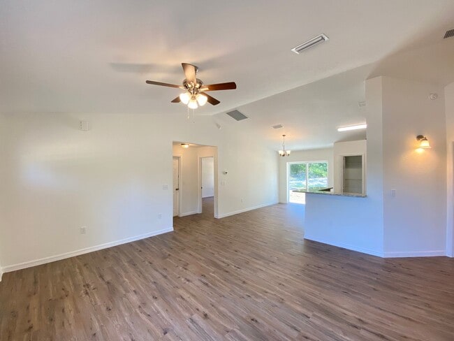 Building Photo - Custom Home - Desirable SW Ocala neighborhood 3/2/2 ** Wont Last**