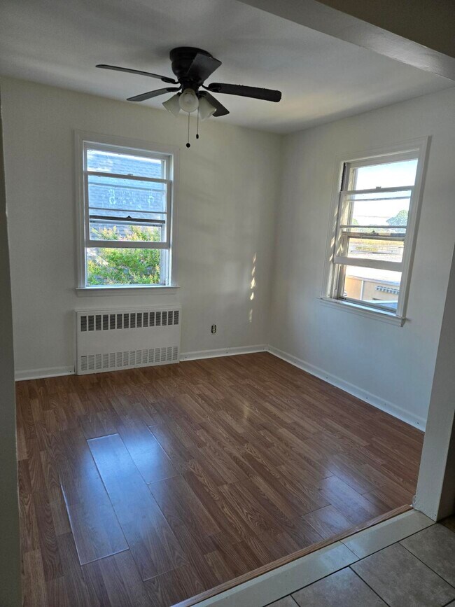 Foto del edificio - 128 E Maple St