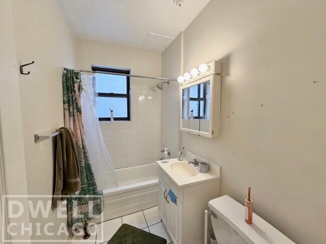 Foto del edificio - 730 W Roscoe St