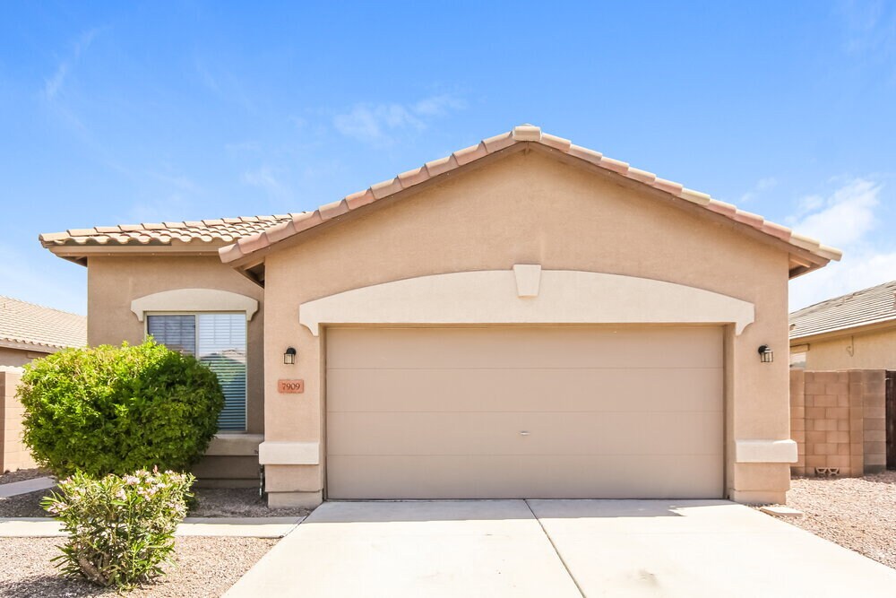 Primary Photo - 7909 S 73rd Ln