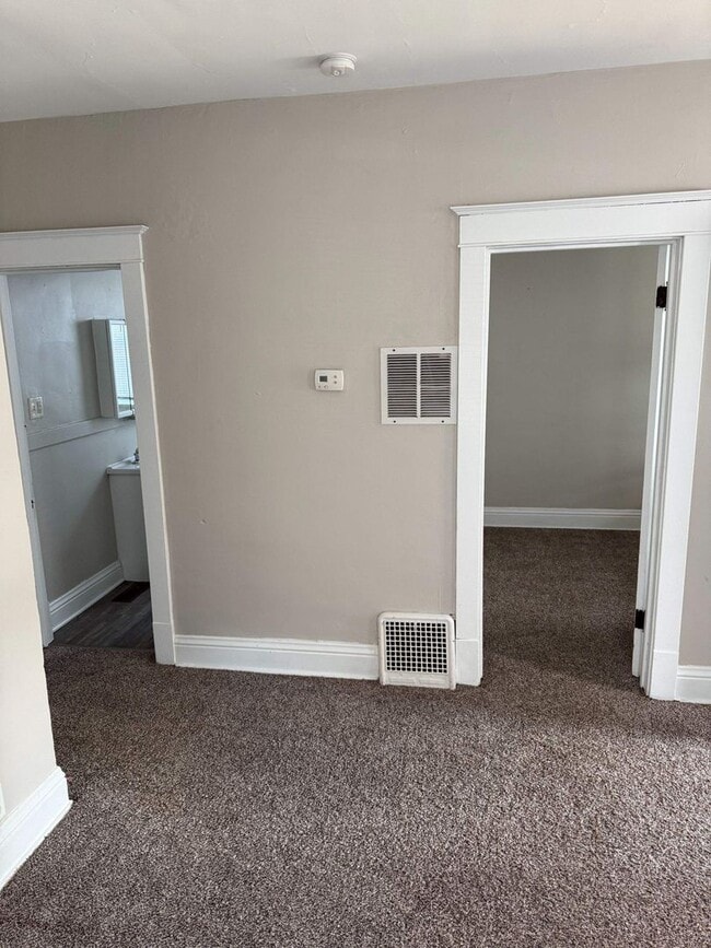 Building Photo - 2 Bedroom House for rent